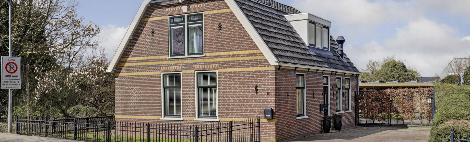 Westerblokker 15, Blokker