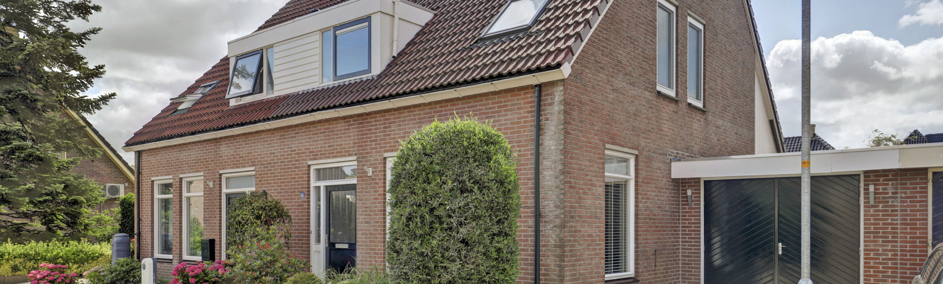 De Eenhoorn 61, Oosterblokker