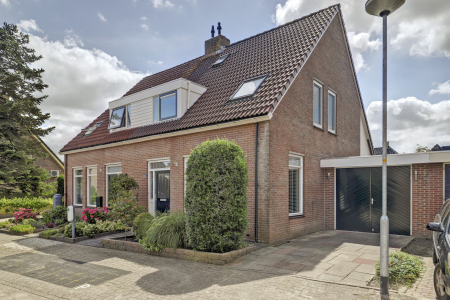 De Eenhoorn 61, Oosterblokker