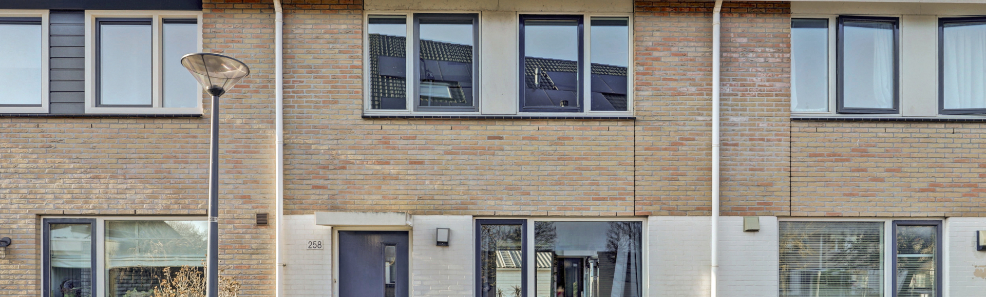 Robert Stolzhof 258, Hoorn